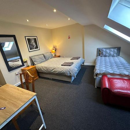 Luton Town House Near Airport Apartamento Exterior foto