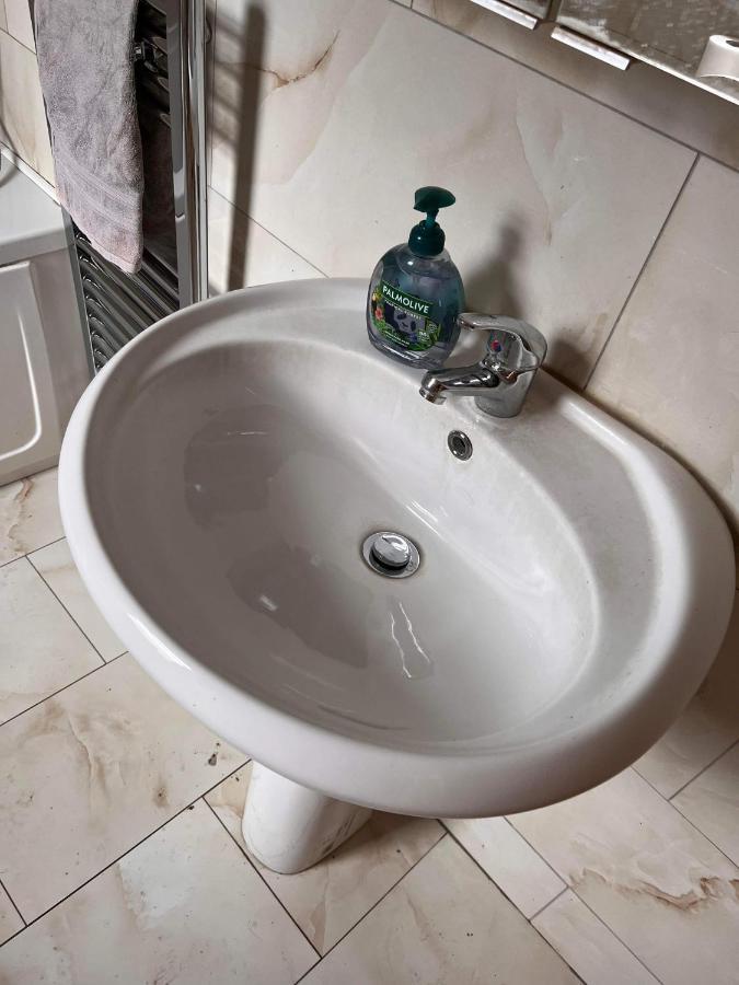 Luton Town House Near Airport Apartamento Exterior foto