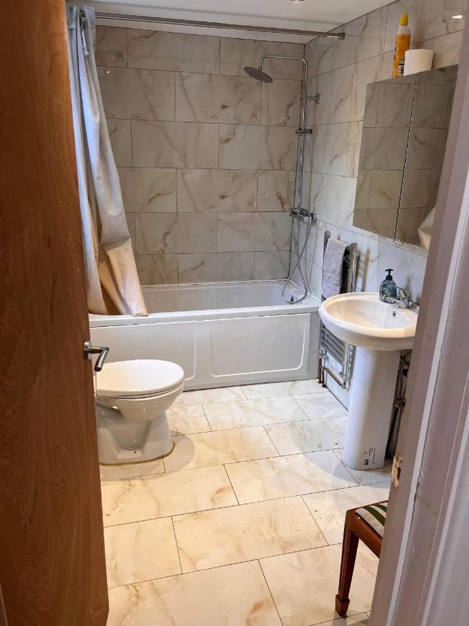 Luton Town House Near Airport Apartamento Exterior foto