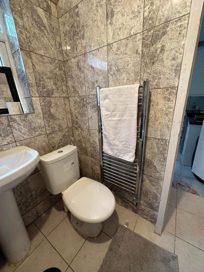 Luton Town House Near Airport Apartamento Exterior foto
