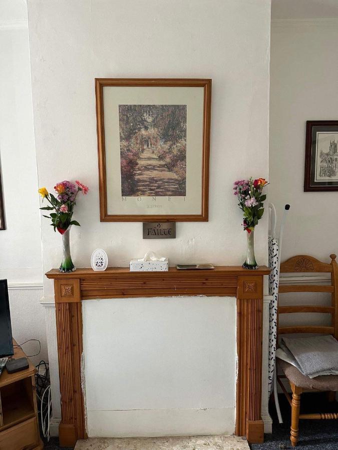 Luton Town House Near Airport Apartamento Exterior foto
