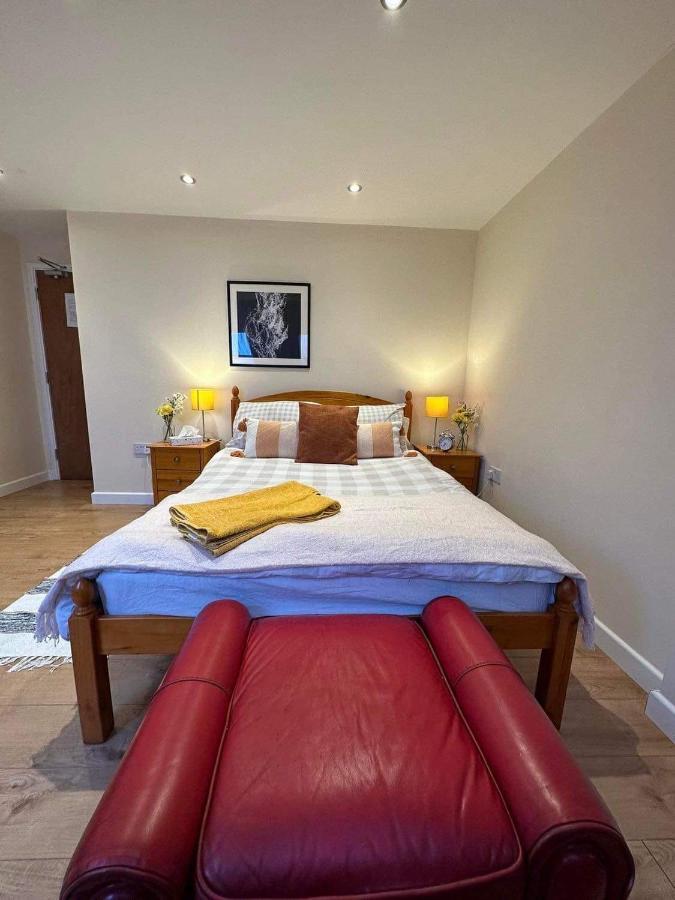 Luton Town House Near Airport Apartamento Exterior foto