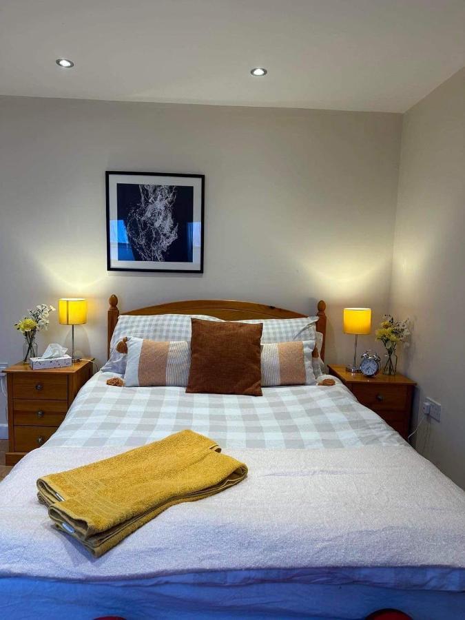 Luton Town House Near Airport Apartamento Exterior foto