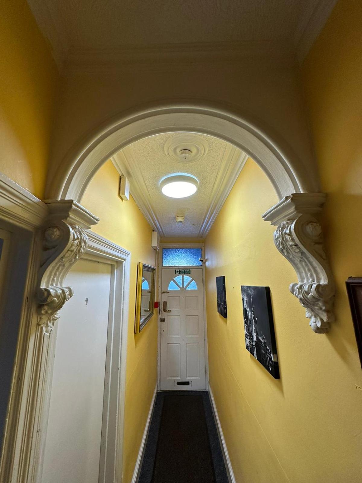 Luton Town House Near Airport Apartamento Exterior foto
