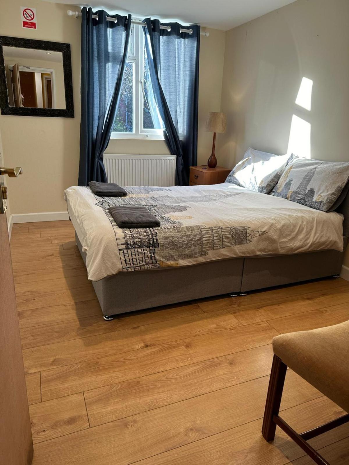 Luton Town House Near Airport Apartamento Exterior foto