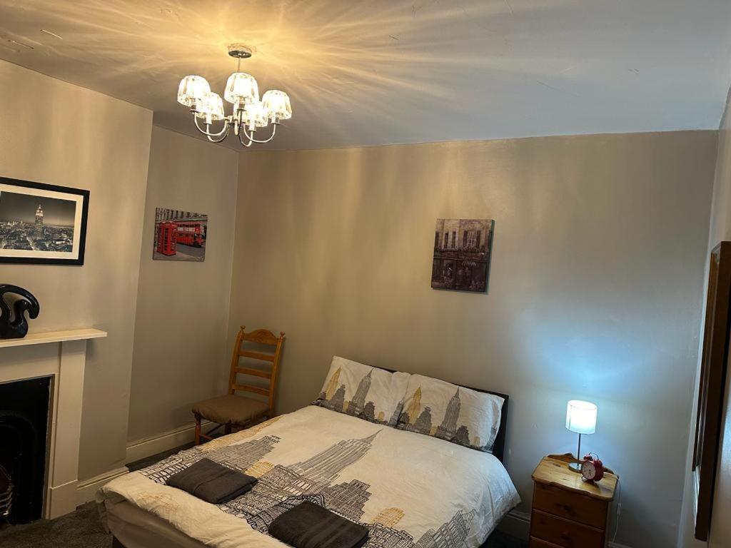 Luton Town House Near Airport Apartamento Exterior foto