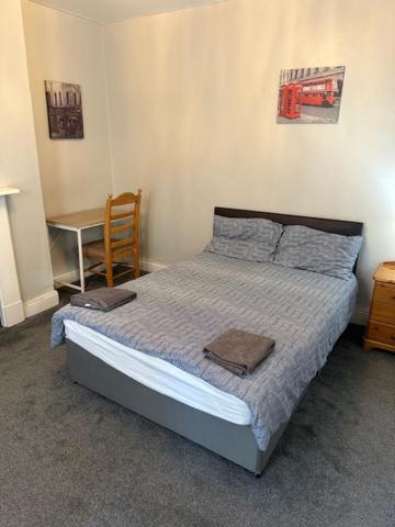 Luton Town House Near Airport Apartamento Exterior foto