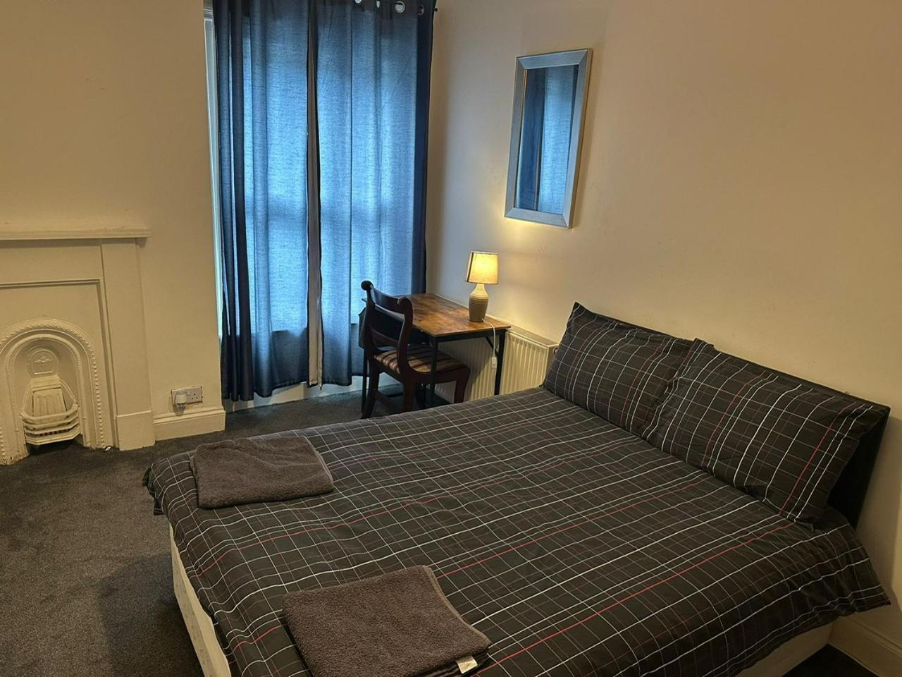 Luton Town House Near Airport Apartamento Exterior foto