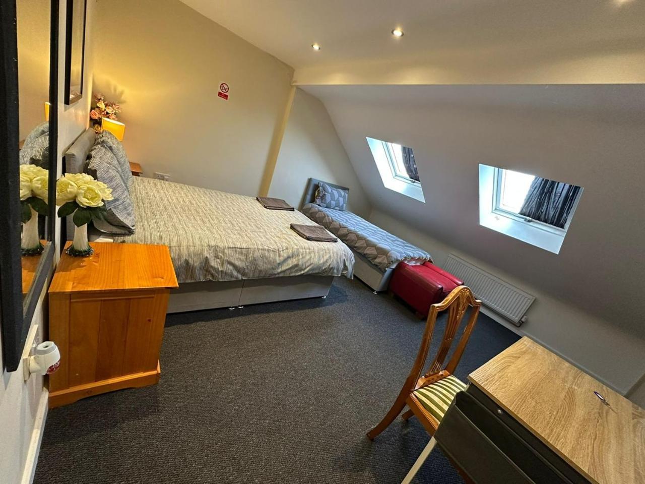 Luton Town House Near Airport Apartamento Exterior foto